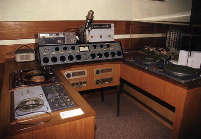 Museu dos CTT-vários aspectos do equipamento de estúdio que serviu a antiga emissora oficial enquanto esta funcionou na sede dos correios