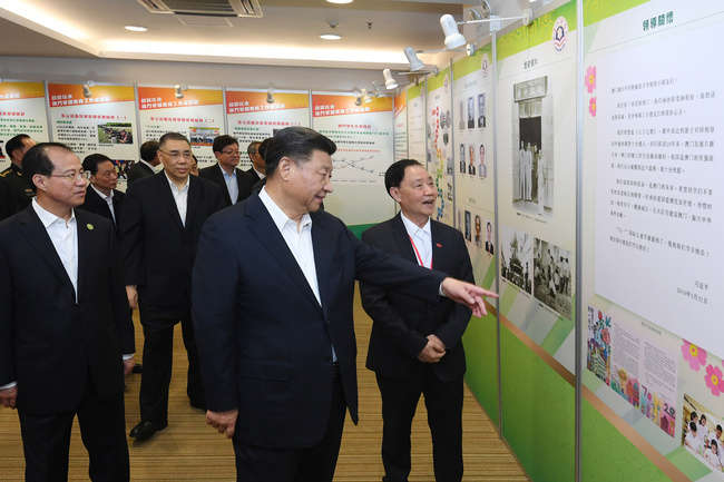 4_Presidente Xi Jinping assiste a uma apresentação sobre a promoção da educação patriótica e os respectivos resultados em Macau.