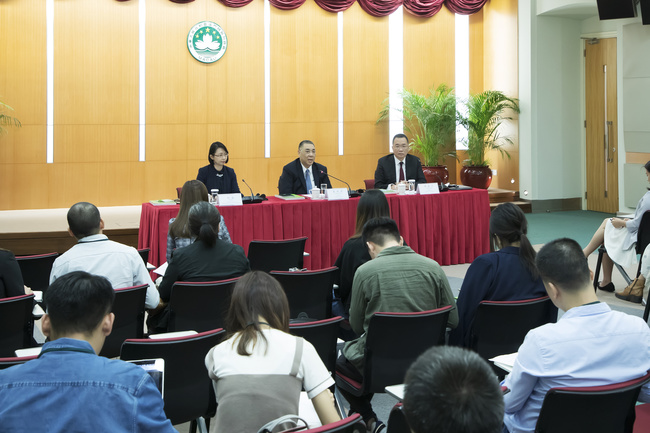 Conferência de imprensa do Chefe do Executivo, Chui Sai On, sobre o balanço da acção governativa nos últimos dez anos. (1)